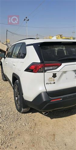 تۆیۆتا ڕاڤ 4